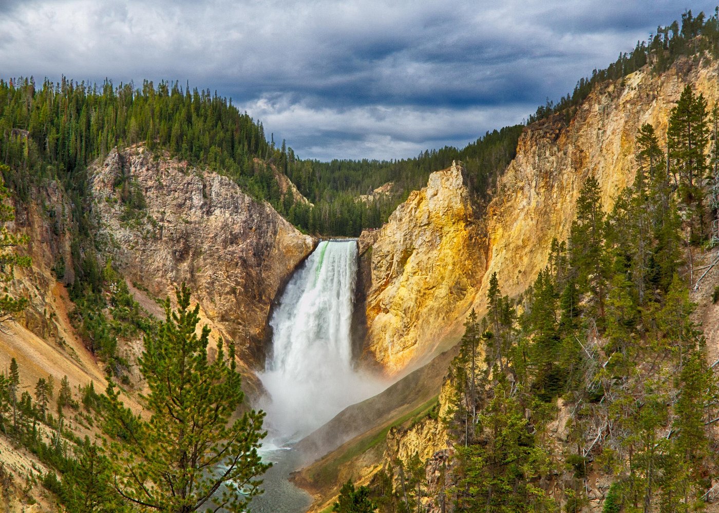 From Bozeman Exclusive Yellowstone Tour 2 Days and 1 Night
